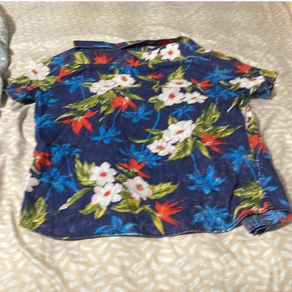 H&M & AE Short Sleeves floral T-Shirts - Picture 6 of 7